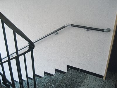 Flexo-Handlauf - Normgerechte Handläufe an Innentreppen
