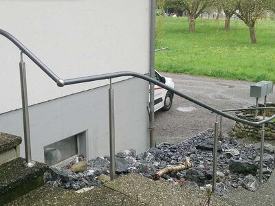Flexo Handlauf am Aufgang zum Haus
