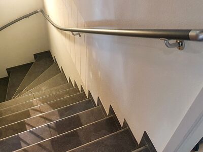 Flexo-Handlauf - Normgerechte Handläufe an Innentreppen