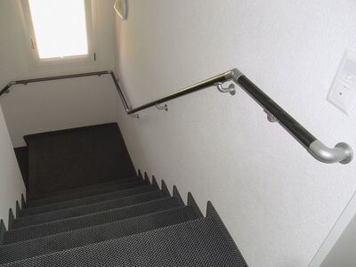 Flexo-Handlauf - Normgerechte Handläufe an Innentreppen